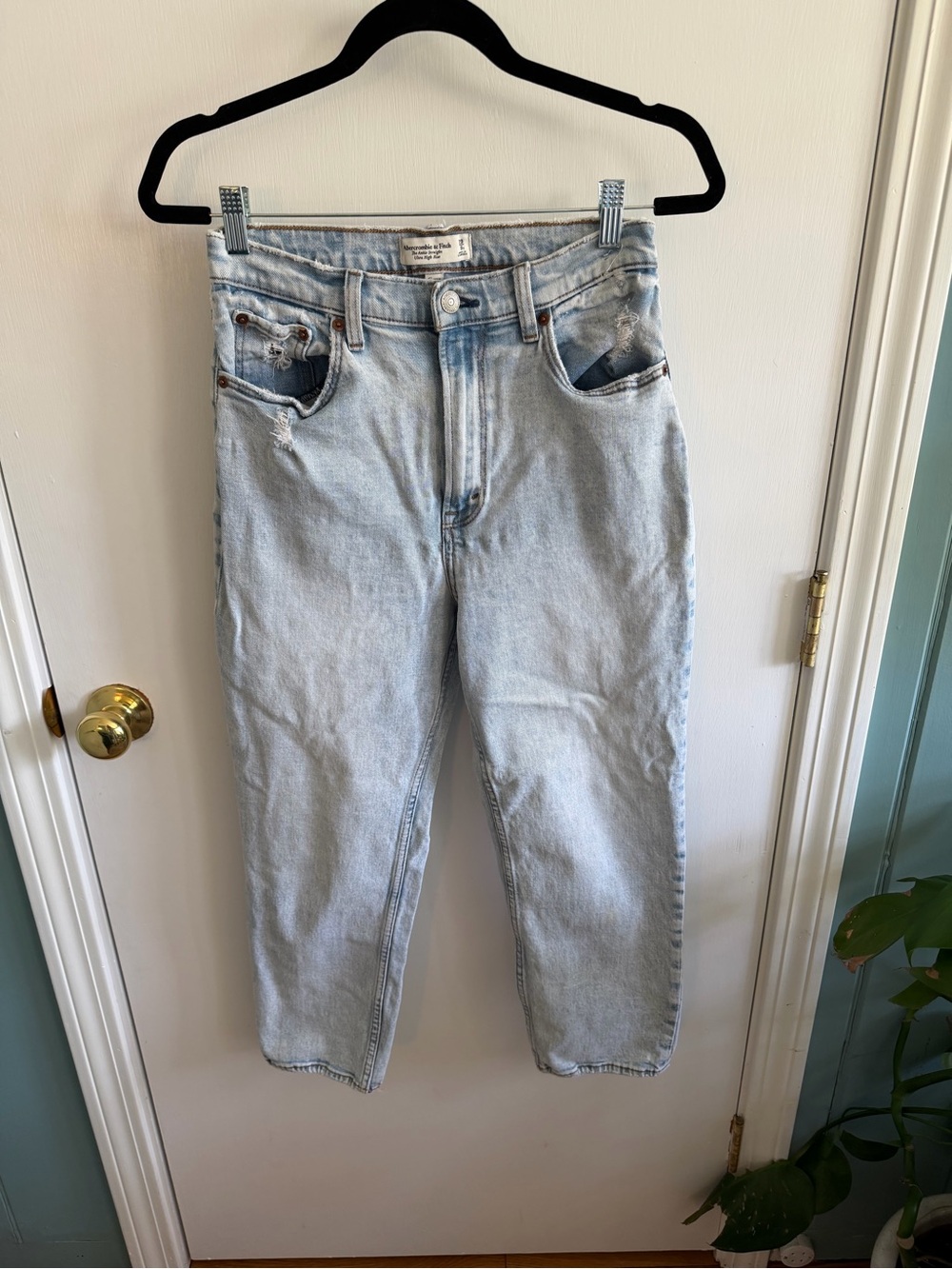 Abercrombie The Ankle Straight
Ultra High Rise Curve Love size 8 short